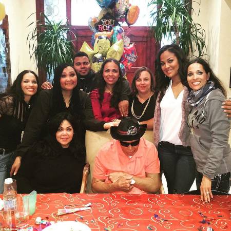 Hana Ali with her father, Muhammad Ali and siblings