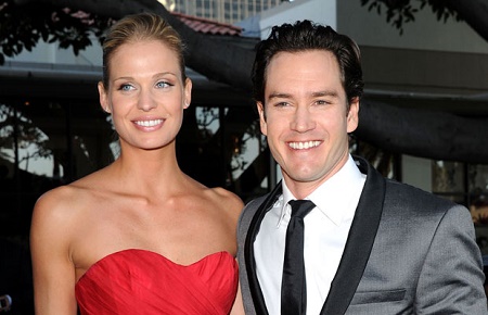 Mark-Paul Gosselaar with his wife, Catriona McGinn