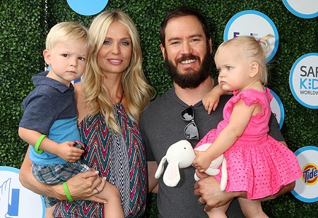 Meet Mark-Paul Gosselaar and his wife, Catriona McGinn with their two babies