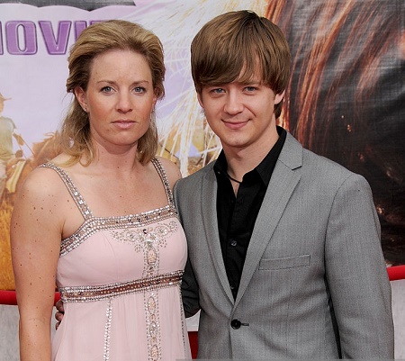Jennifer Earles with her former actor husband, Jonas Earles at an event 