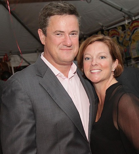 Susan and Joe are at an event