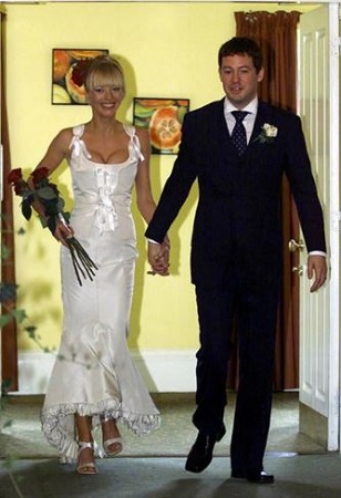 Image: Sara with his ex-husband, Jon Carter. Source: hitched