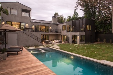 Sara Gilbert and Linda Perry's house in Historic Hancock Park