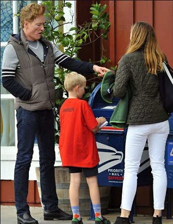 Conan with his wife and kid getting ready for the family trip.