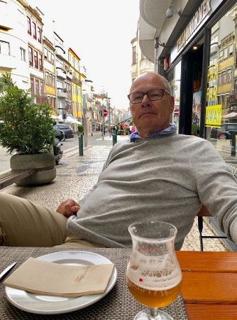 Image: Harry chilling with his beer. Source: Twitter @HarrySmith