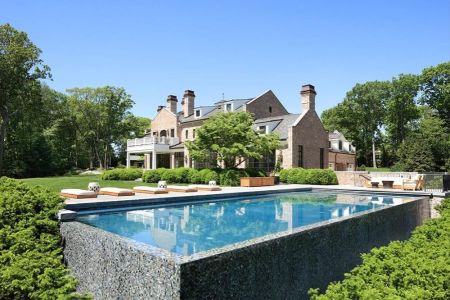 Gisele Bundchen and Tom Brady sold their Brookline, Massachusetts estate