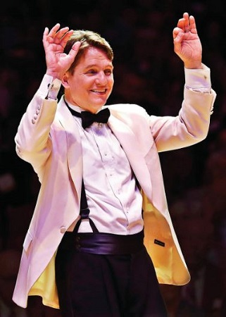 Keith Lockhart performing live orchestra
