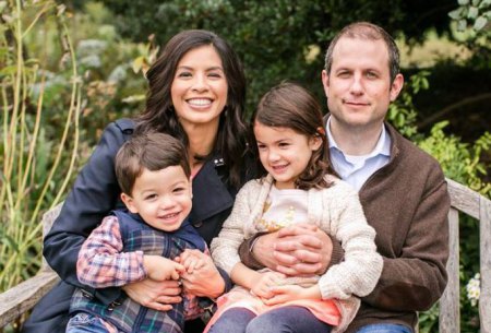 Ylan Mui and her husband with their children