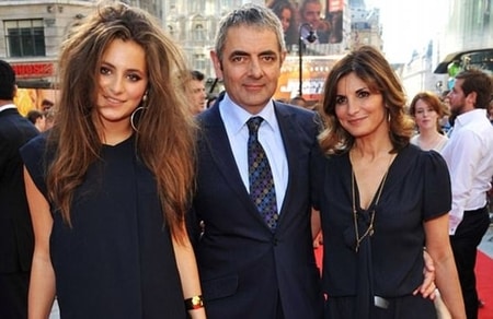 Lily Sastry, Rowan Atkinson, and Sunetra Sastry enjoying a family time