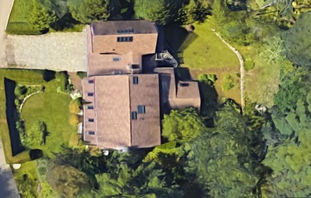 Anne Dean's parents lives in a lavish house