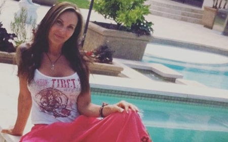 Elaine posing for her modeling photoshoot