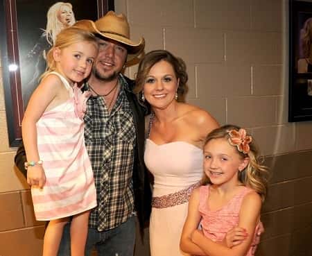 Jason and Jessica Aldean with their two daughters