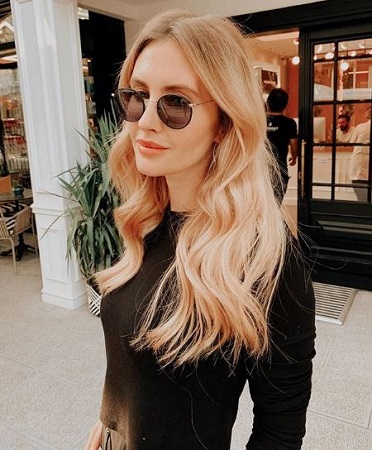 Lorelei Wik, Twitter, Canciones