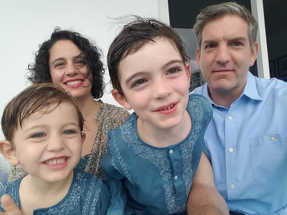 Noah Shachtman post a picture in Flickr with his wife and two children.