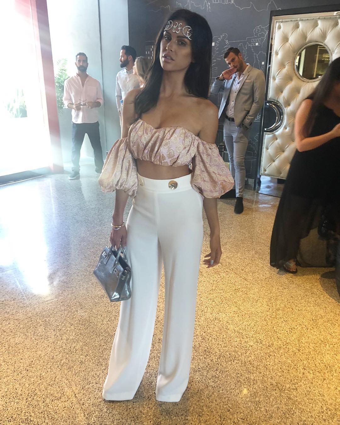 Lala Kent flaunts her body physics with her amazing outfit. Know about her Lala kent height, weight, net worth, earnings, income, salary, remuneration and many more