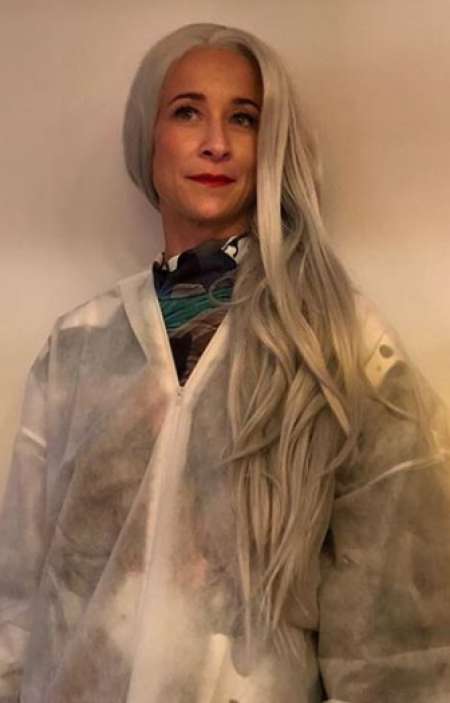 Leah being ready for her performance. Know more about Leah age, height, instagram, net worth, marriage, husband, music, house concerts and many more