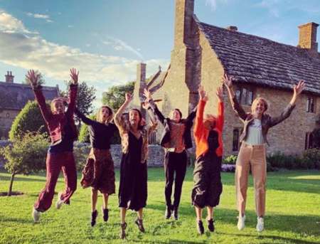 Leah with her friends. Know more about Leah bio, age, height, instagram, musical career, family, parents, and many more