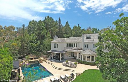 Nicole Tuck's spouse DJ Khaled's house in LA