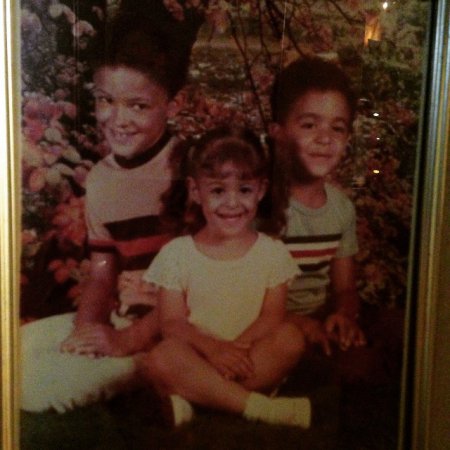 Childhood picture of Nicole Tuck with her brothers