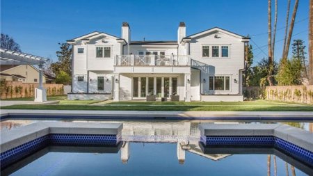 Jordan Clarkson's House in Los Angeles
