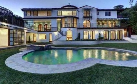 Stevie Wonder's former Mansion