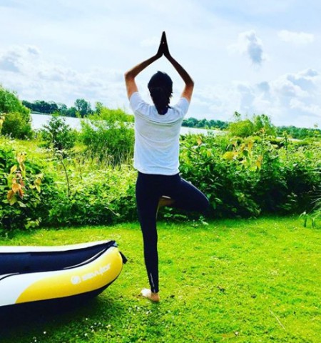 Amy has toned up a perfect figure. know more about her height, weight, net worth, salary, earnings, marriage, husband, matrimonial relationship and many more