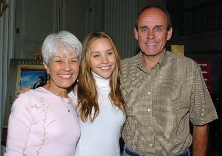 Amanda Bynes with her family