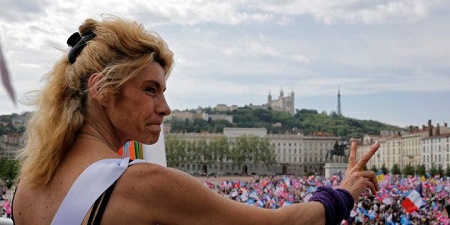 Frigide Barjot pushed anti-marriage for all to truster online consultation