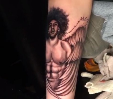 Zhavia has a tattoo of Emmanuel on her hand