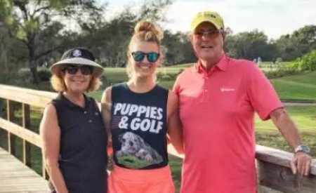 Amanda Balionis with her parents