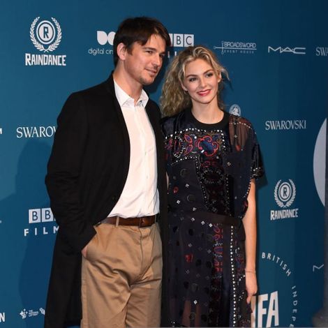 Tamsin Egerton posted a picture with her boyfriend , Josh Hartnett via Instagram. Know more about her marital life, weding, nuptial relationship, and other matrimonial details