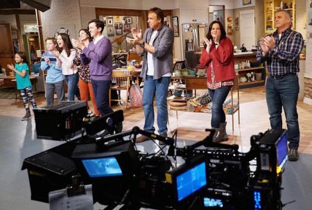 Cast of sitcom Man with a Plan 