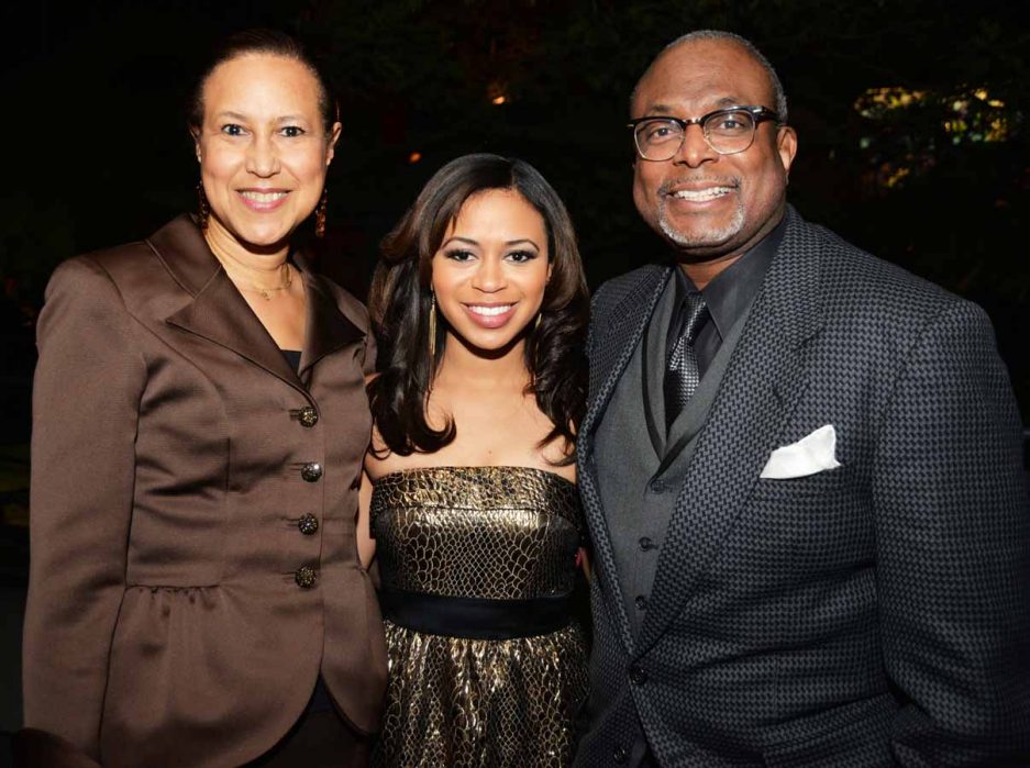 Alex Holley (in the middle) with her parents Robert Gustafson (right) and Diane Gustafson (left)