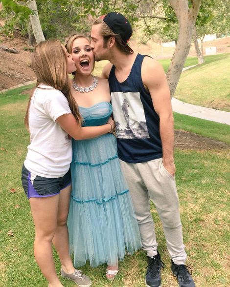 Gracie Benwrad with her siblings Luke Benward and Ella Benward