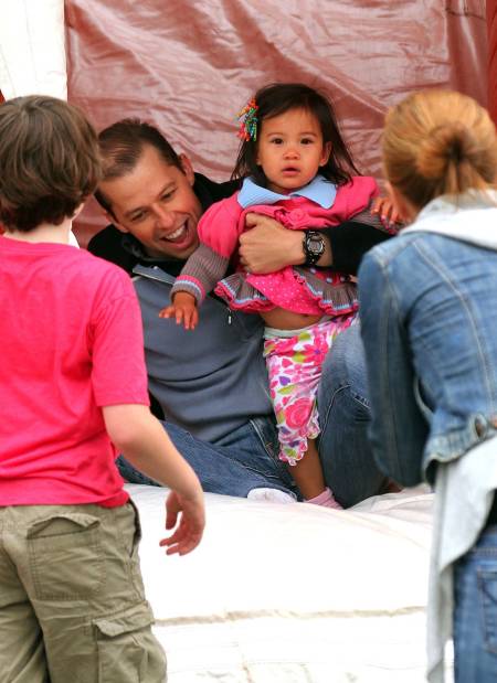Charlie Austin Cryer's father and Lisa are having a good time with Daisy.