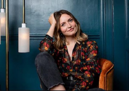 Image: Nicola wren posing for photoshoot