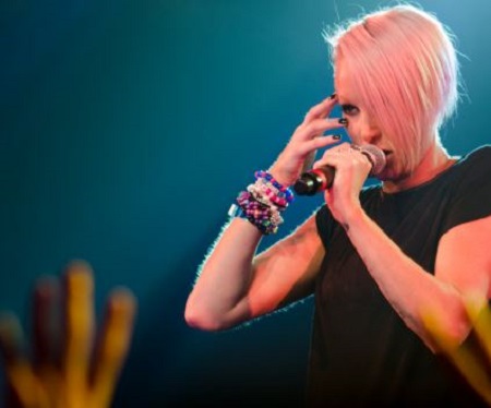 Picture: Emma Hewitt during her concert