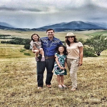 Snap: Hallie Jackson with her husband and children