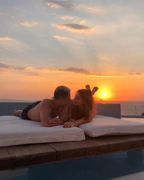 Picture: Sarah Kohan with her husband, Javier Hernandez