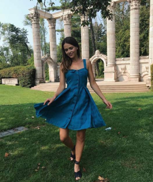 Beautiful Jocelyn Hudon in her blue dress