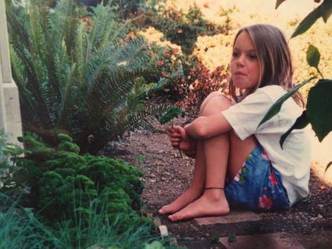  Michelle Mylett's childhood picture 