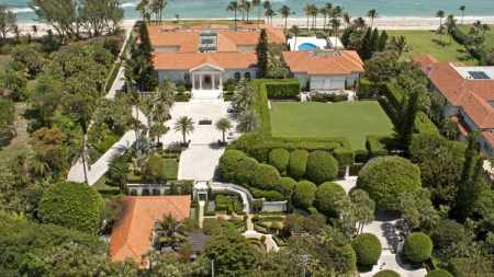 Ashley Jade Stern currently lives in her father, Howard Stern's home in Palm Beach, Florida