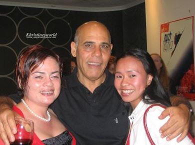 Uri Gavriel during Movies premiere with his fans