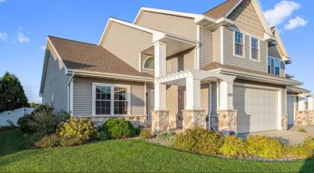 Devanne Villarreal and her husband, Davante Adams sold their D Pere, Wisconsin