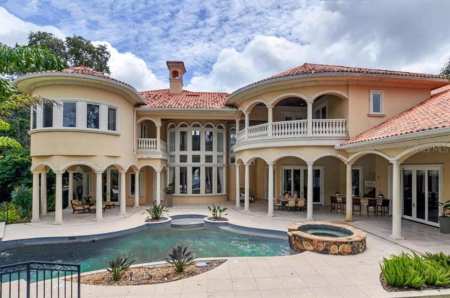 Mariano Rivera and Clara Rivera's former house is located in Tampa, Florida