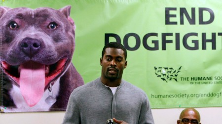 Vick making an apology to the audience after being released by from the Jail Source: Huff post