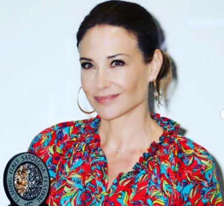 he English actress Claire Forlani has a net worth of around $7 million.