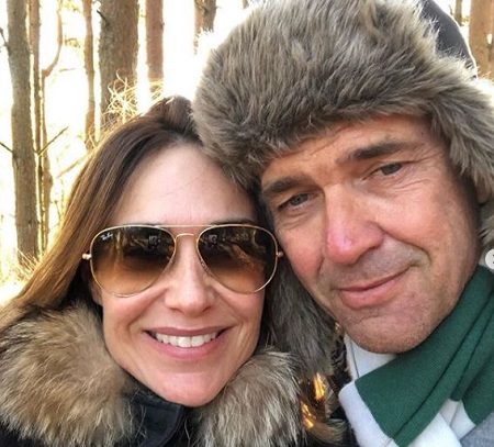 The actor Dougray Scott proposed an actress Clarie Forlani with a diamond ring in September 2006.