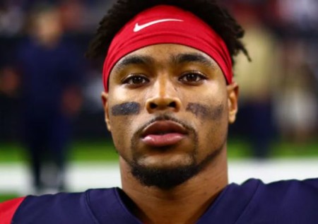 Jonathan Owens plays for Houston Texas.