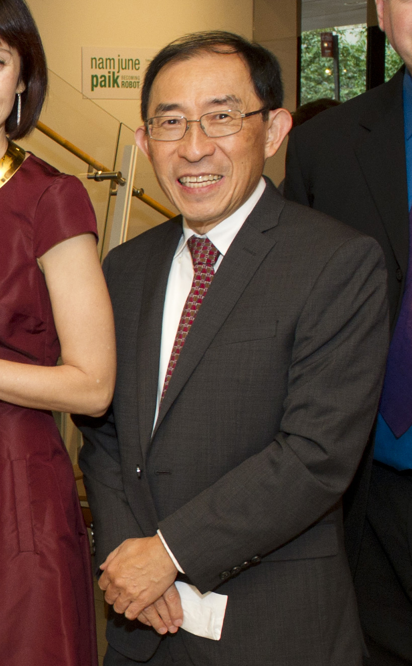 Marilou Cantiller is married to her husband Ken Hakuta since 1977.